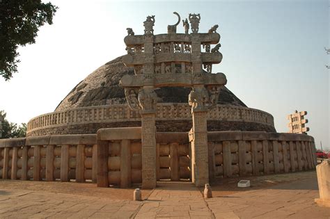  Stupa z Bharhuta! Monumentalny symbol buddyzmu w epoce Mauryków